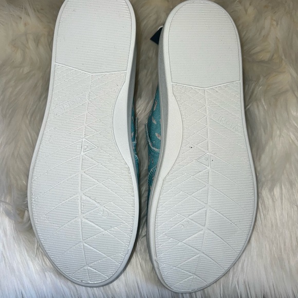 NWT Vonic Beach Malibu Fun in the Sun Porcelain Blue Canvas Slip on Shoe Sz 8.5 - Picture 4 of 8
